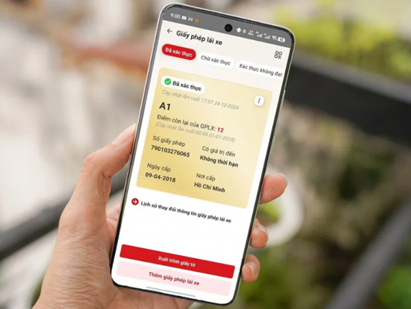 Người dân có thể tự theo dõi số điểm của bằng lái xe qua ứng dụng VNeID