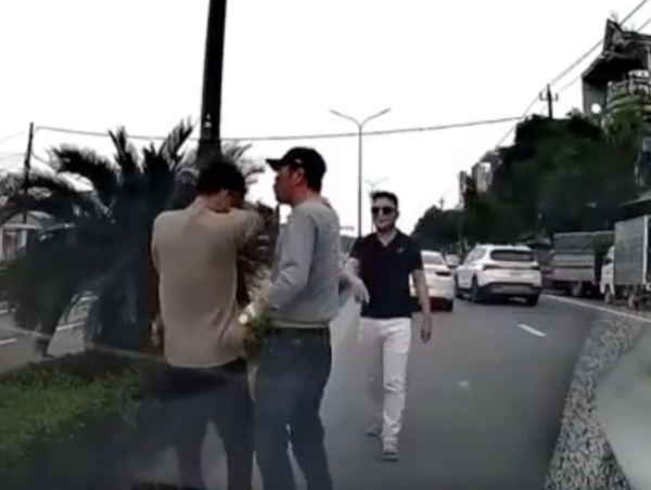 Xác minh vụ người đàn ông lái ô tô chặn đường, hành hung tài xế khác