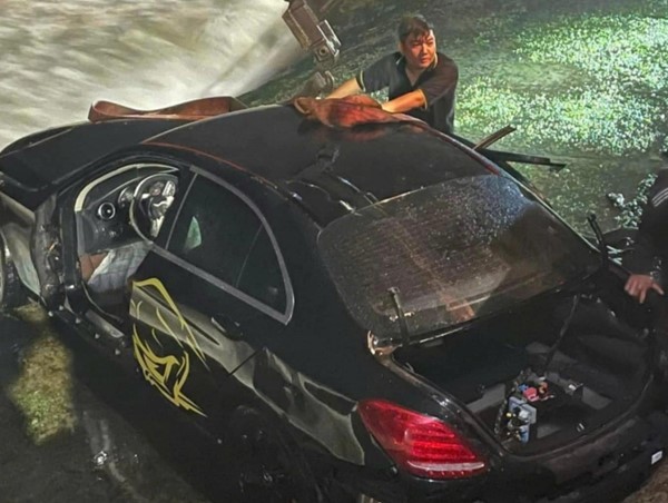 Tình huống pháp lý vụ xe Mercedes lao xuống biển