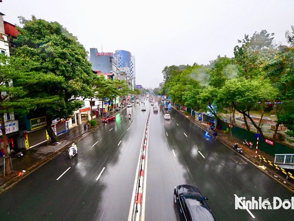 Ngày thứ 2 nghỉ Tết, đường phố Hà Nội thông thoáng dưới trời mưa rét