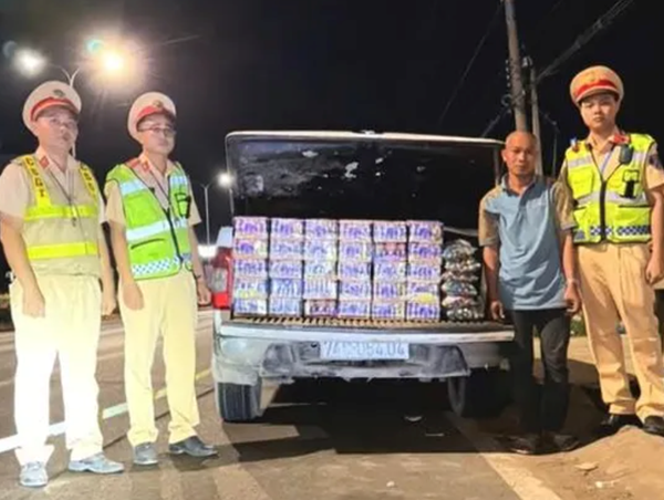 Chặn bắt tài xế vận chuyển hơn 50kg pháo nổ, vi phạm nồng độ cồn