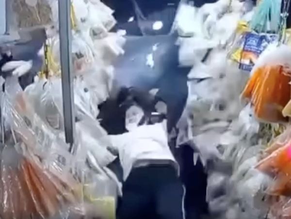 Làm rõ vụ ô tô mất lái, lao thẳng vào nhà dân khiến 2 người bị thương