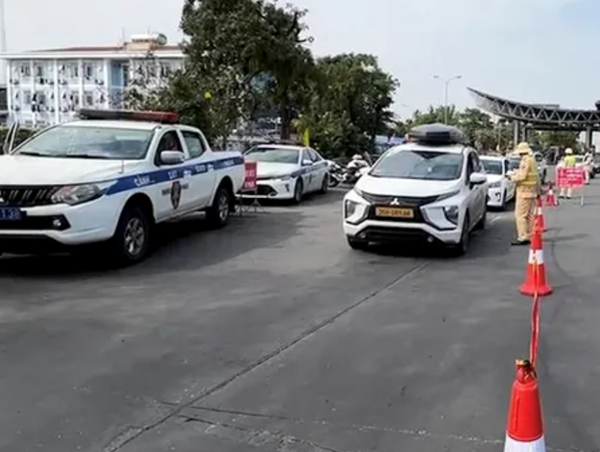 Duy trì kiểm tra nồng độ cồn từ đầu vào cao tốc Pháp Vân - QL45