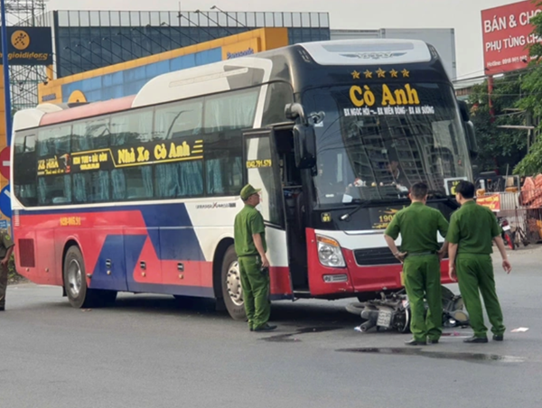 Xe khách va chạm xe máy, một người tử vong