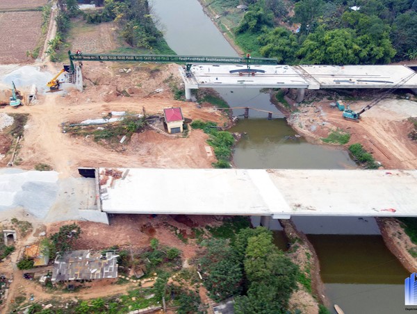 Tiến độ cầu vượt sông Cà Lồ nối huyện Sóc Sơn - Mê Linh đang xây dựng