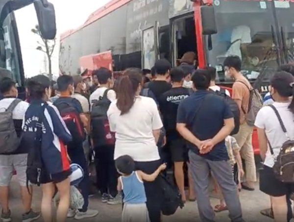 Mức phạt mới nhất với ô tô chở quá số người quy định