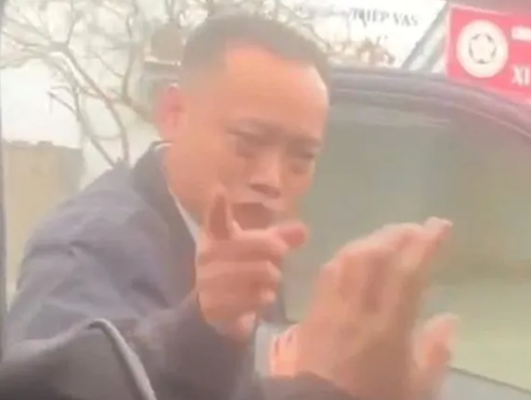 Triệu tập nhóm người hành hung tài xế ở phà Cồn Nhất, Nam Định