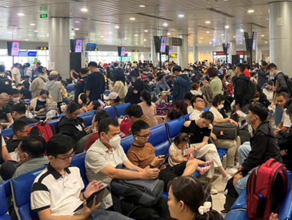 Sân bay Tân Sơn Nhất đón gần 160.000 hành khách ngày mùng 5 Tết