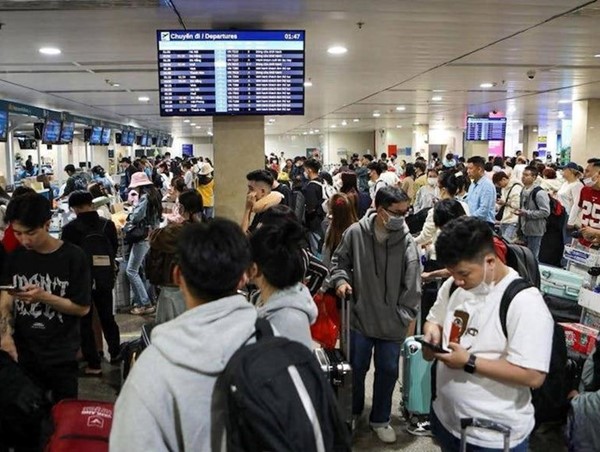 Sân bay Tân Sơn Nhất phục vụ khoảng 145.000 hành khách trong ngày mùng 7 Tết