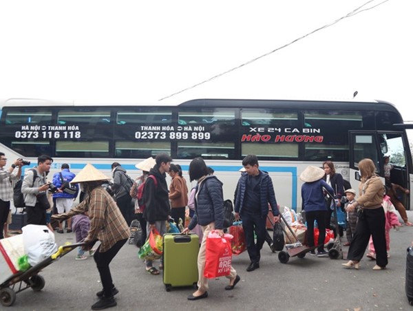 Hà Nội: 3 bến xe đón lượng khách tăng 300 - 400% trong dịp Tết