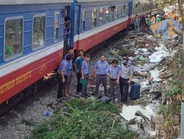 Va chạm với tàu hỏa, một người đàn ông đi xe máy tử vong