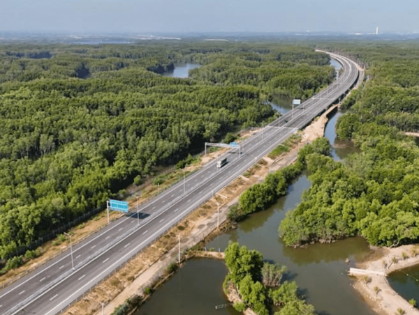 Thông xe gần 10km đường cao tốc Bến Lức - Long Thành