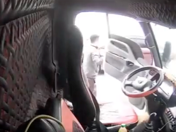 Công an vào cuộc vụ tài xế xe tải bị chặn đường, hành hung