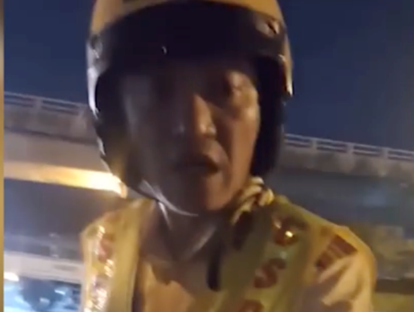 Đình chỉ cán bộ CSGT ứng xử không chuẩn mực với người vi phạm