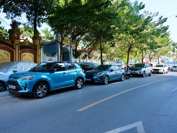 Cần chấn chỉnh hoạt động của bãi xe đầu phố Võng Thị