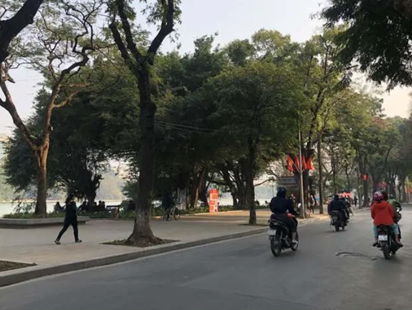 Thí điểm hạn chế ô tô trên 16 chỗ hoạt động trong khu vực phố cổ, hồ Gươm