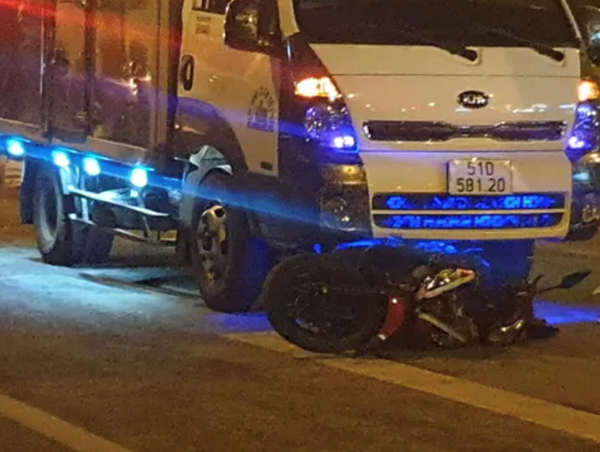 Tai nạn liên hoàn giữa 2 ô tô và xe máy, 1 người tử vong