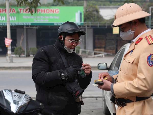 Hà Nội: phát hiện 420 trường hợp vi phạm Luật Giao thông ngày 12/2