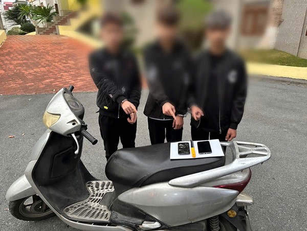 Bắt giữ nhóm cướp “nhí” chặn người đi đường cướp tài sản