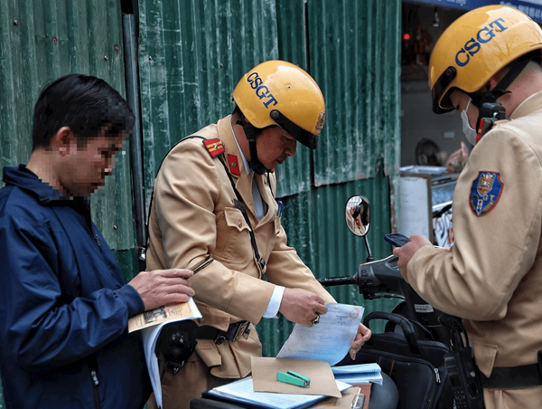 Hà Nội: phát hiện 421 trường hợp vi phạm Luật Giao thông ngày 13/2