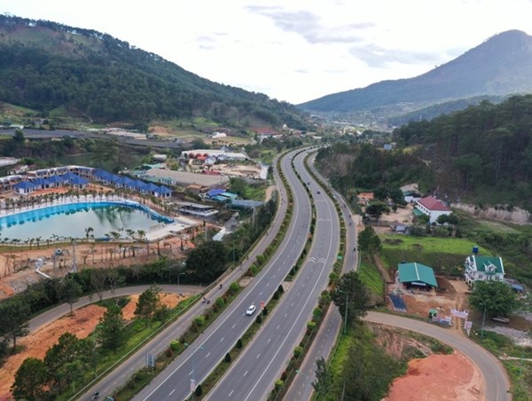 Dự kiến khởi công 2 cao tốc nối Đà Lạt với TP Hồ Chí Minh trước ngày 30/4