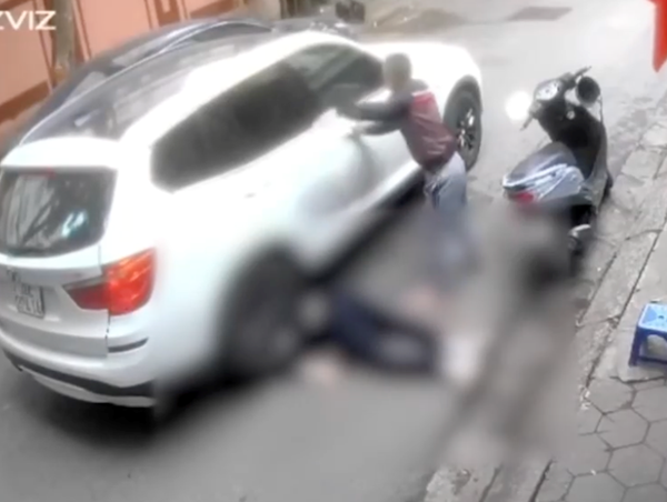 Nam thanh niên nghi say thuốc lào ngã ra đường bị ô tô tông trúng