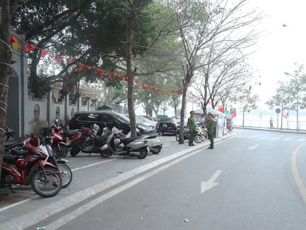 Chấn chỉnh hoạt động của bãi xe đầu phố Võng Thị