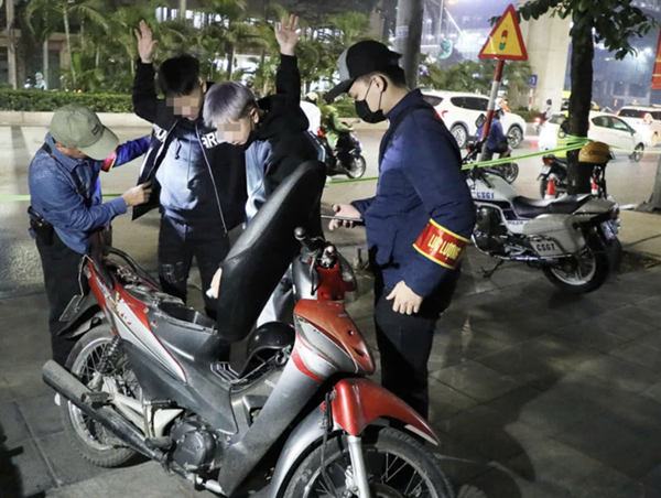 Hà Nội: các tổ 141 ngăn chặn nhiều hành vi càn quấy trên đường phố