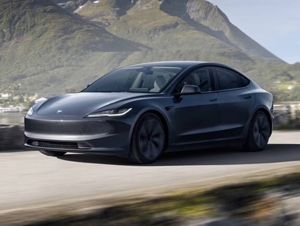 Thu hồi hơn 375.000 xe điện Tesla do lỗi trợ lực lái