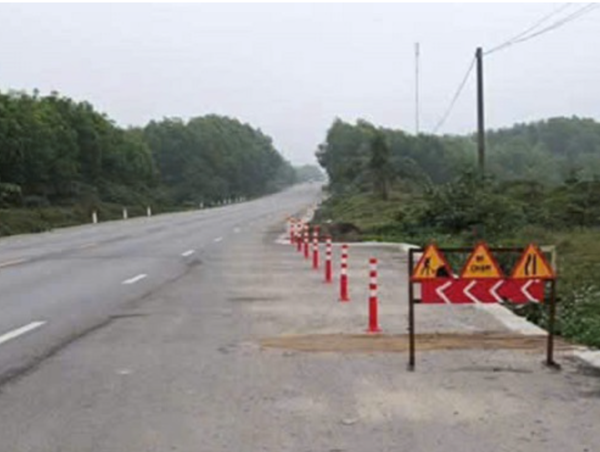 Lắp biển cảnh báo “đường cụt” trên tuyến tránh QL1A qua Hà Tĩnh