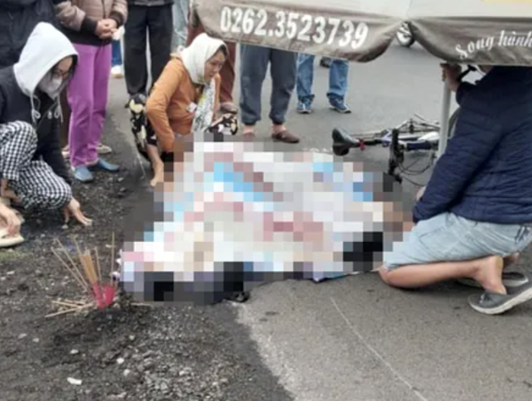 Va chạm xe tải, một cụ ông đi xe đạp tử vong