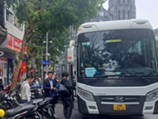 Cấm xe khách trên 16 chỗ vào phố cổ: Tái thiết hành lang du lịch cho phố cổ Hà Nội