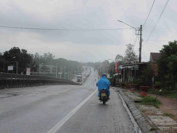 Bộ GTVT trả lời về khắc phục hư hỏng trên QL1A qua Bình Định