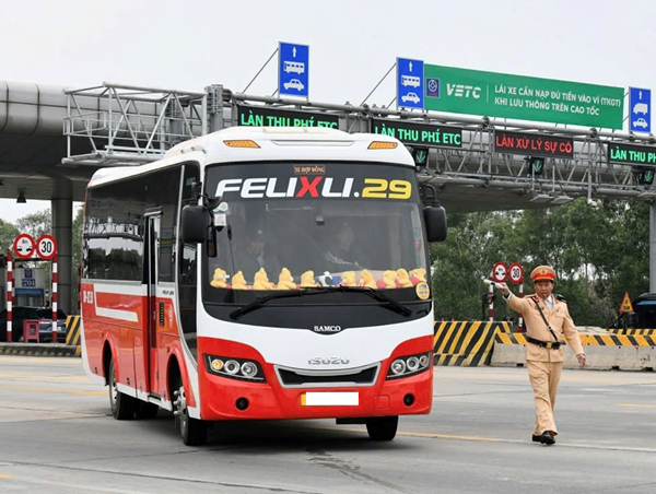 Hơn 1.000 trường hợp vi phạm tốc độ trong ngày 25/2