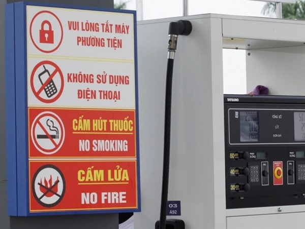 Bộ Công an đề xuất tăng mức xử phạt hành vi sử dụng điện thoại tại cây xăng