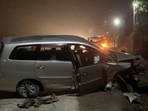 Thiếu quan sát một ô tô gặp nạn lúc rạng sáng, 2 người thương vong