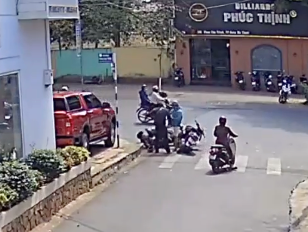 Triệu tập 2 đối tượng đánh người sau va chạm giao thông ở Buôn Ma Thuột