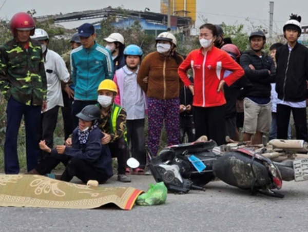 Xe tải va chạm xe máy, một người tử vong
