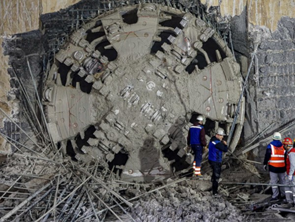 Máy khoan hầm đường sắt đã đến Ga Cát Linh