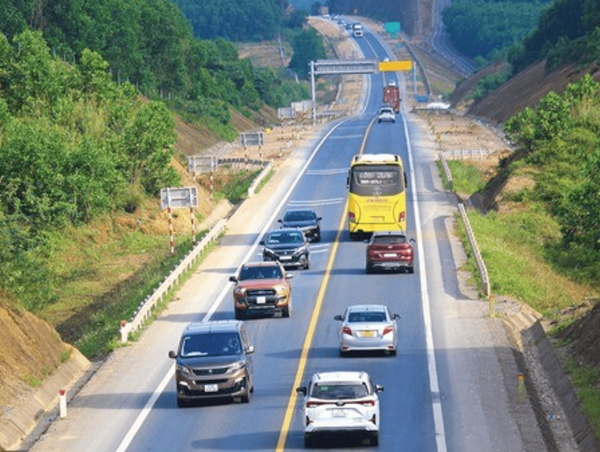 Kiến nghị chi 14.000 tỷ đồng mở rộng cao tốc Cam Lộ - Lao Bảo lên 4 làn xe