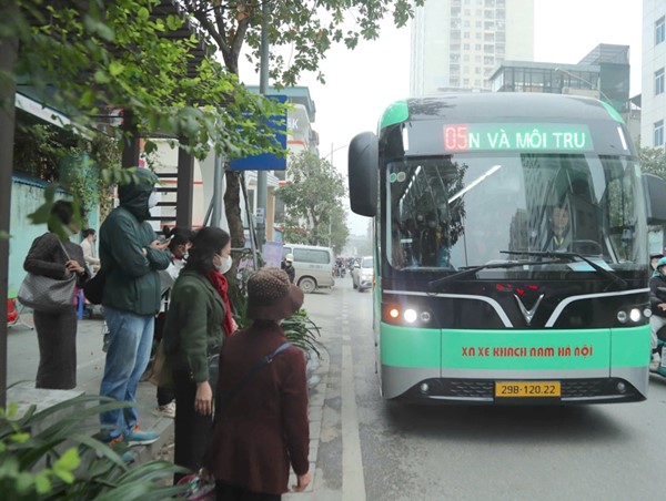 Hà Nội: xe buýt xanh thu hút hành khách