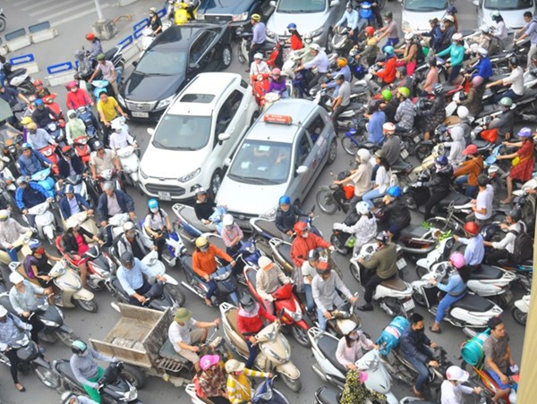 Nghiên cứu áp dụng sớm quy chuẩn khí thải ô tô, xe máy tại Hà Nội, TP Hồ Chí Minh