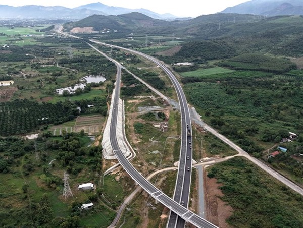 Dự kiến khai thác sớm 70km cao tốc Vân Phong - Nha Trang từ ngày 30/4