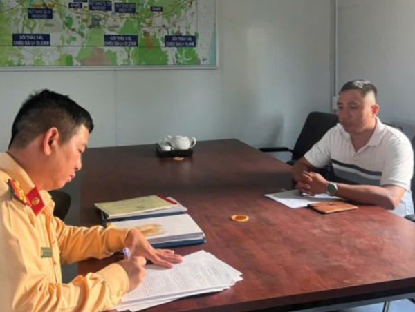 Xử phạt xe khách chèn ép, chuyển làn đột ngột gây nguy hiểm trên cao tốc