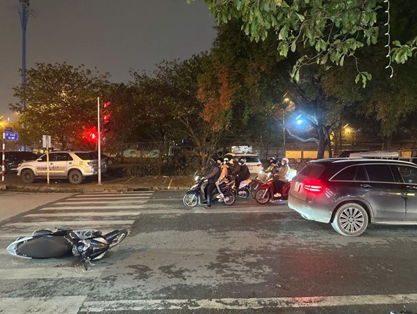 Xác minh làm rõ vụ TNGT tại ngã tư Nguyễn Chánh - Tú Mỡ