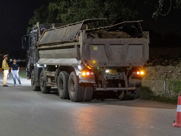 Hà Nội: ngăn chặn xe quá tải trở lại đường phố