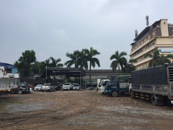 Chủ tịch Nguyễn Đức Chung chỉ đạo làm rõ thông tin bãi xe “lậu” trên đất công