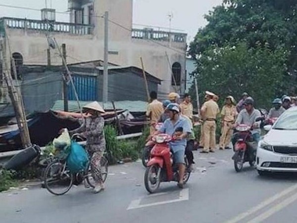 Tiền Giang: Xót xa hai mẹ con tử vong dưới bánh xe bồn sau va chạm
