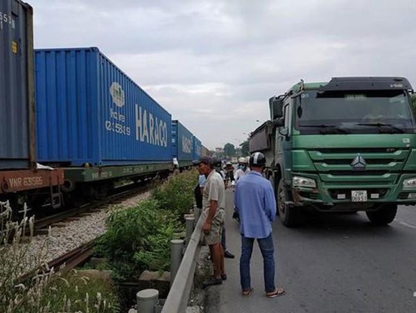 Liên tục xảy ra tai nạn đường sắt: Báo động đỏ cho người tham gia giao thông