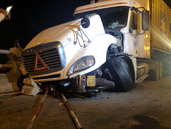 Thông tin mới nhất vụ xe container mất lái đâm nhiều người trên cầu Thanh Trì